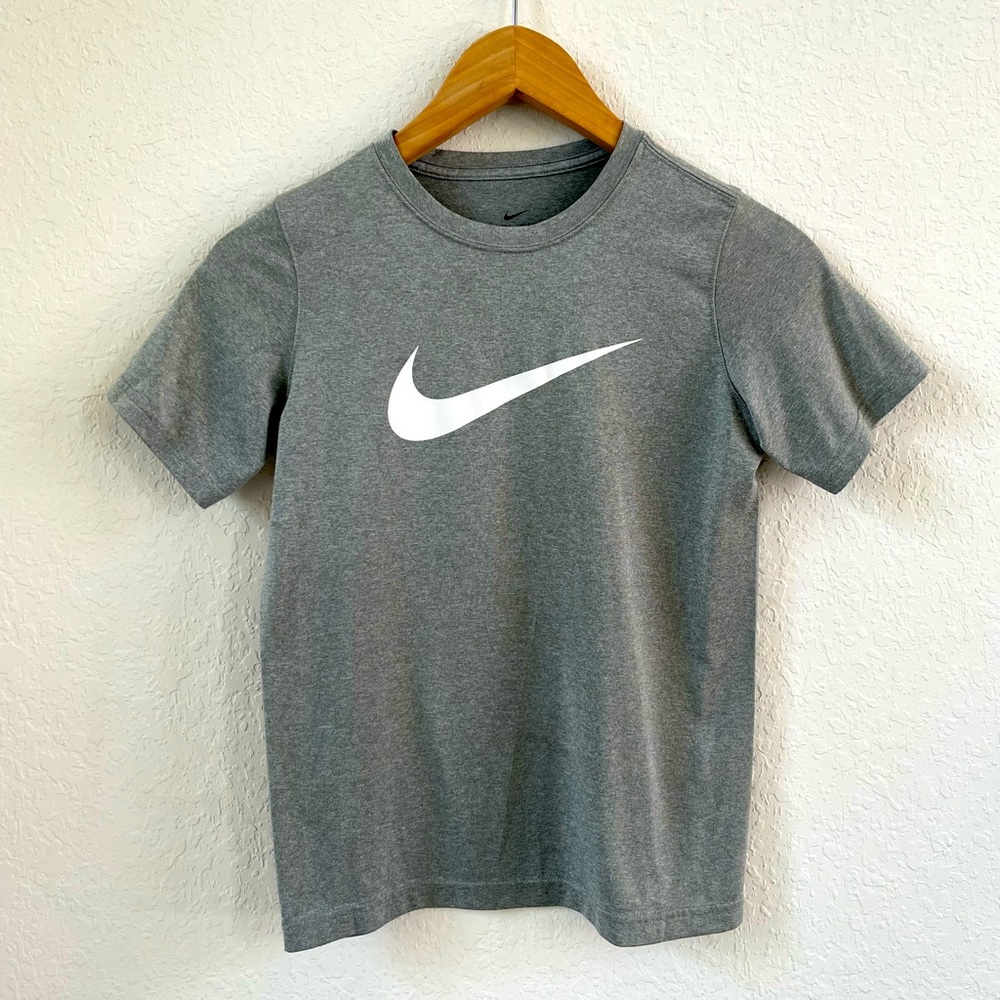 {Nike} Light Gray M Dry-Fit